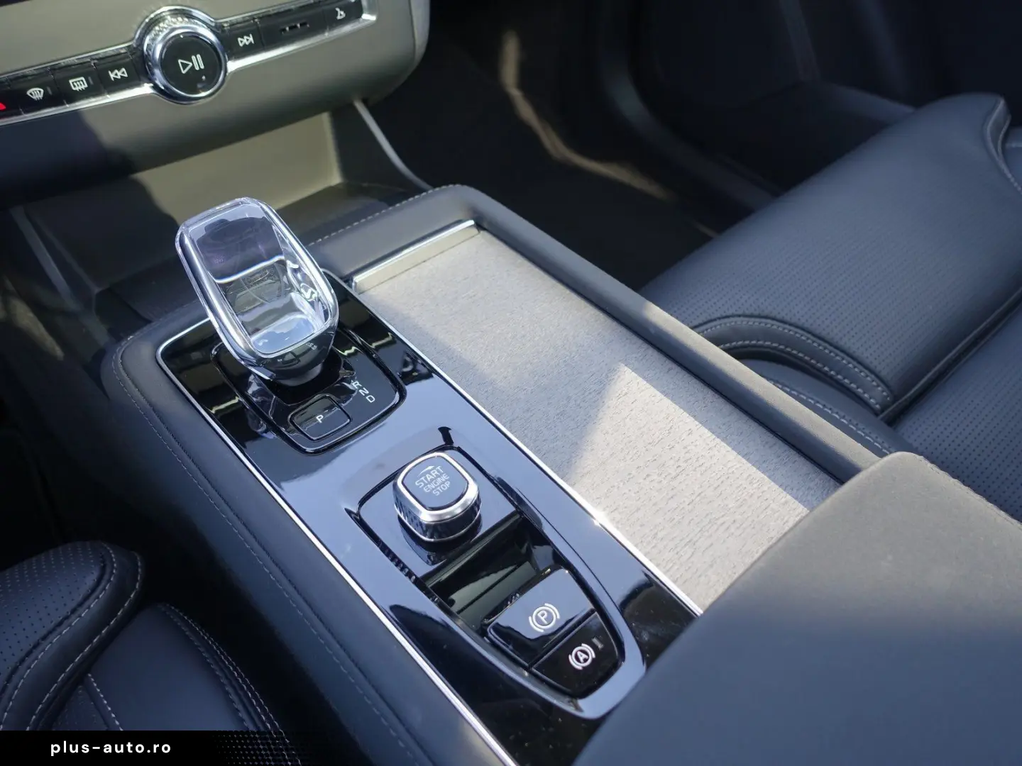 VOLVO XC90 Ultra Dark T8 AWD Plug-in hybrid B&W HUD