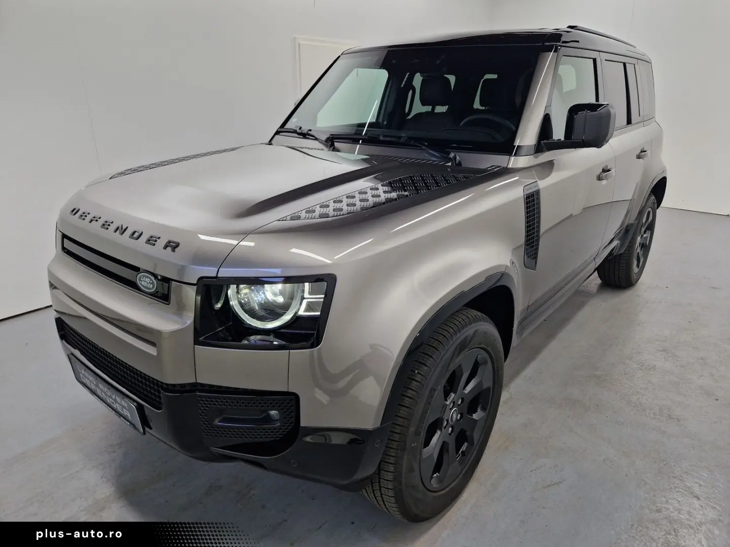 LAND ROVER Defender 110 D250 X-Dynamic SE