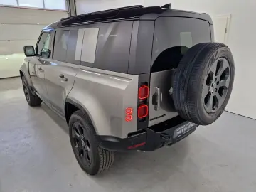 LAND ROVER Defender 110 D250 X-Dynamic SE
