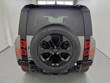 LAND ROVER Defender 110 D250 X-Dynamic SE