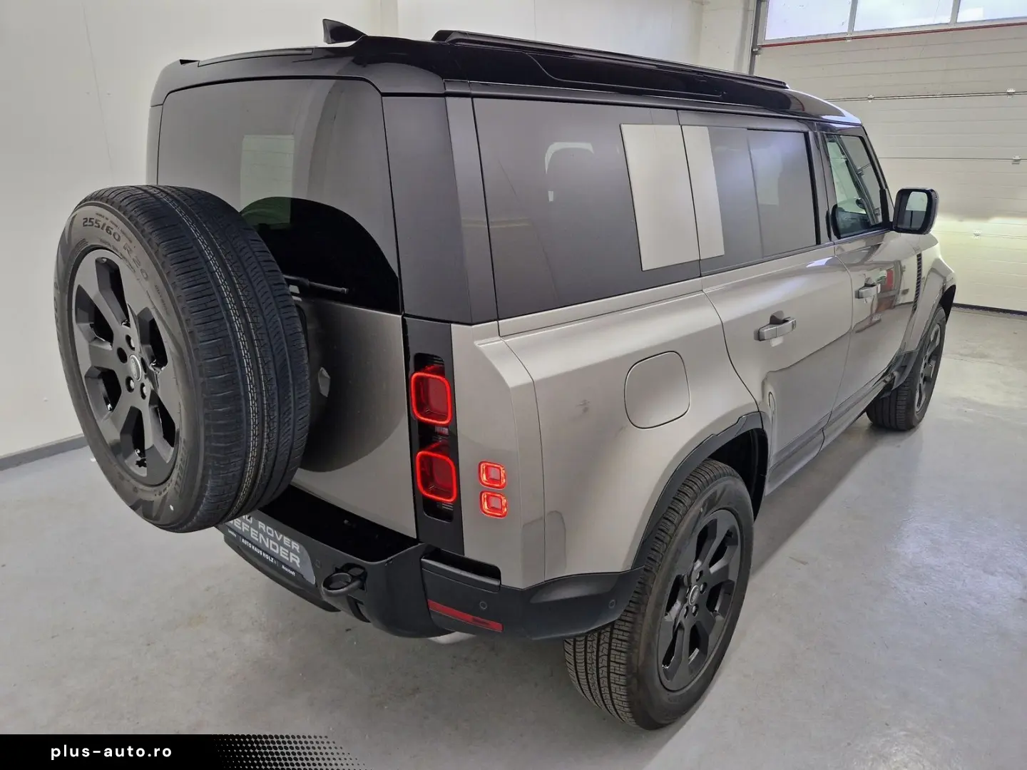 LAND ROVER Defender 110 D250 X-Dynamic SE