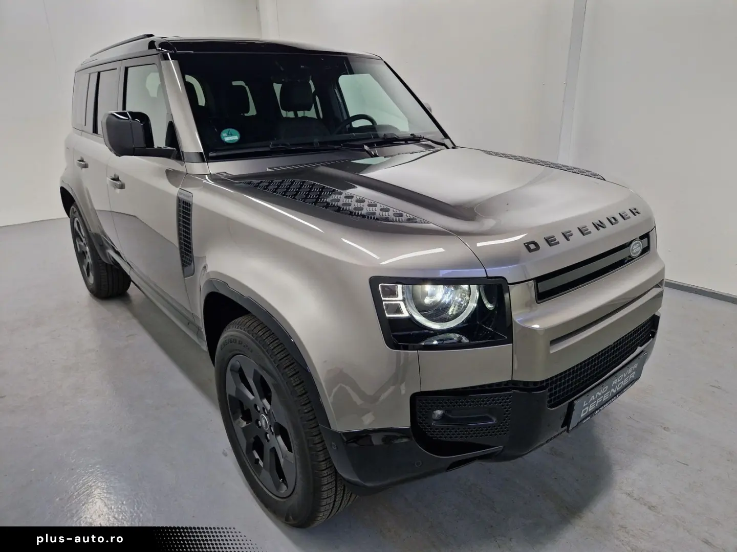 LAND ROVER Defender 110 D250 X-Dynamic SE
