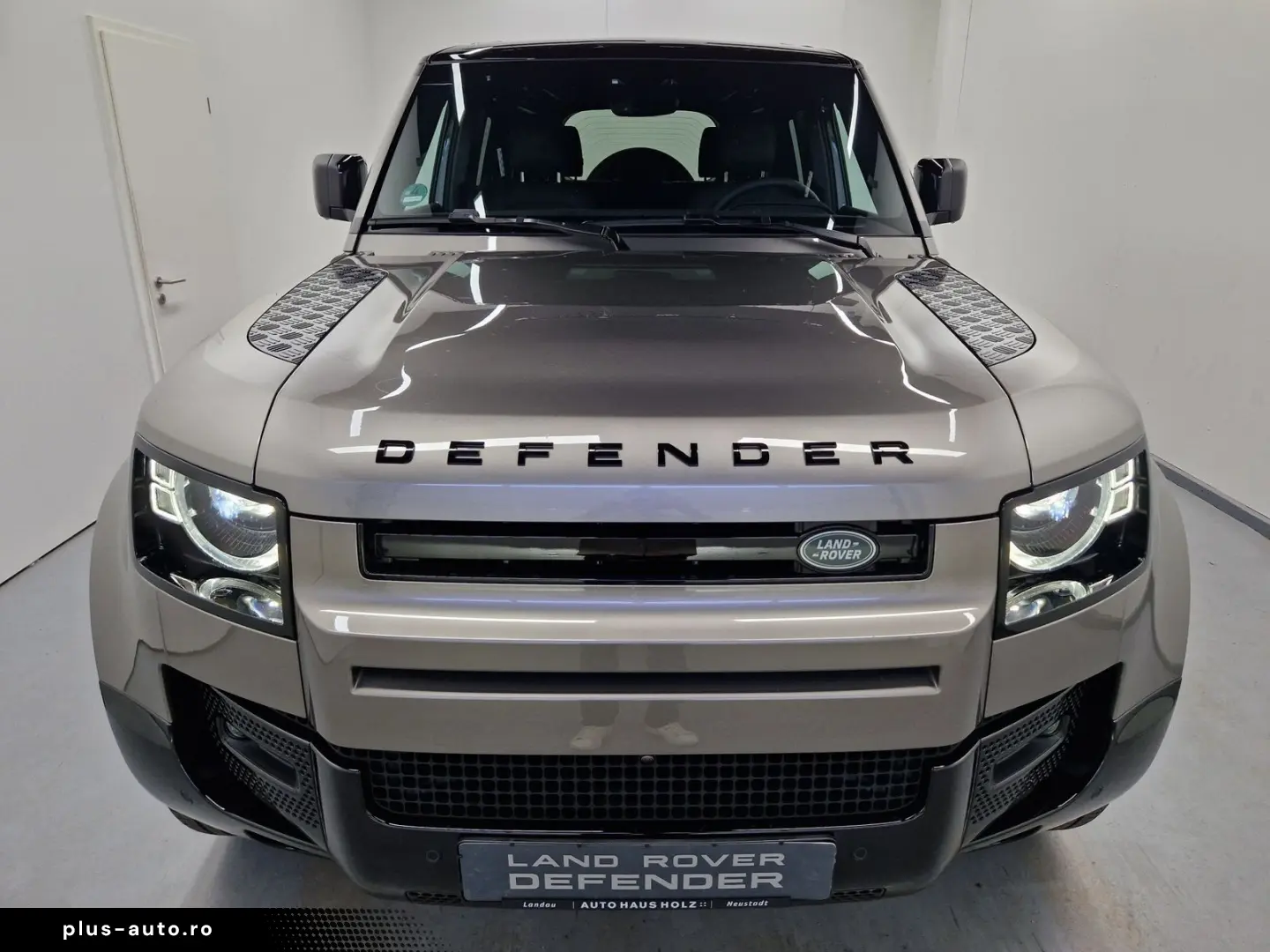 LAND ROVER Defender 110 D250 X-Dynamic SE