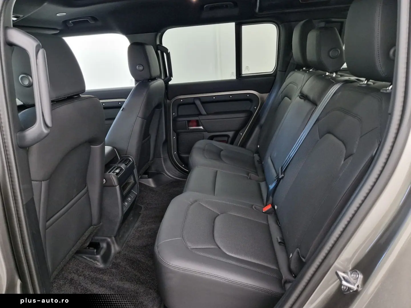 LAND ROVER Defender 110 D250 X-Dynamic SE
