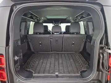 LAND ROVER Defender 110 D250 X-Dynamic SE