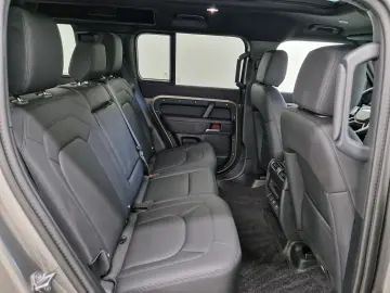 LAND ROVER Defender 110 D250 X-Dynamic SE