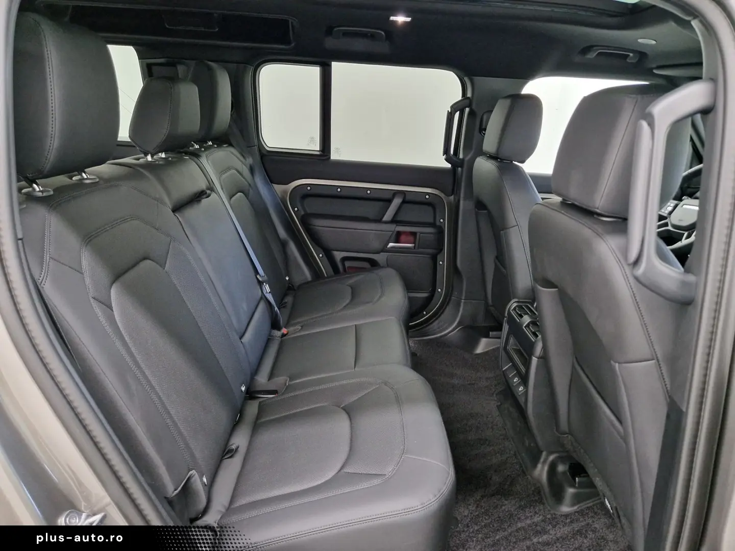 LAND ROVER Defender 110 D250 X-Dynamic SE