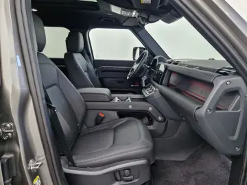 LAND ROVER Defender 110 D250 X-Dynamic SE