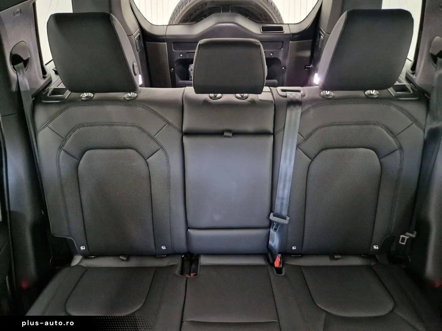 LAND ROVER Defender 110 D250 X-Dynamic SE