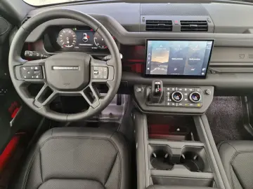 LAND ROVER Defender 110 D250 X-Dynamic SE