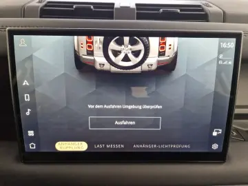 LAND ROVER Defender 110 D250 X-Dynamic SE