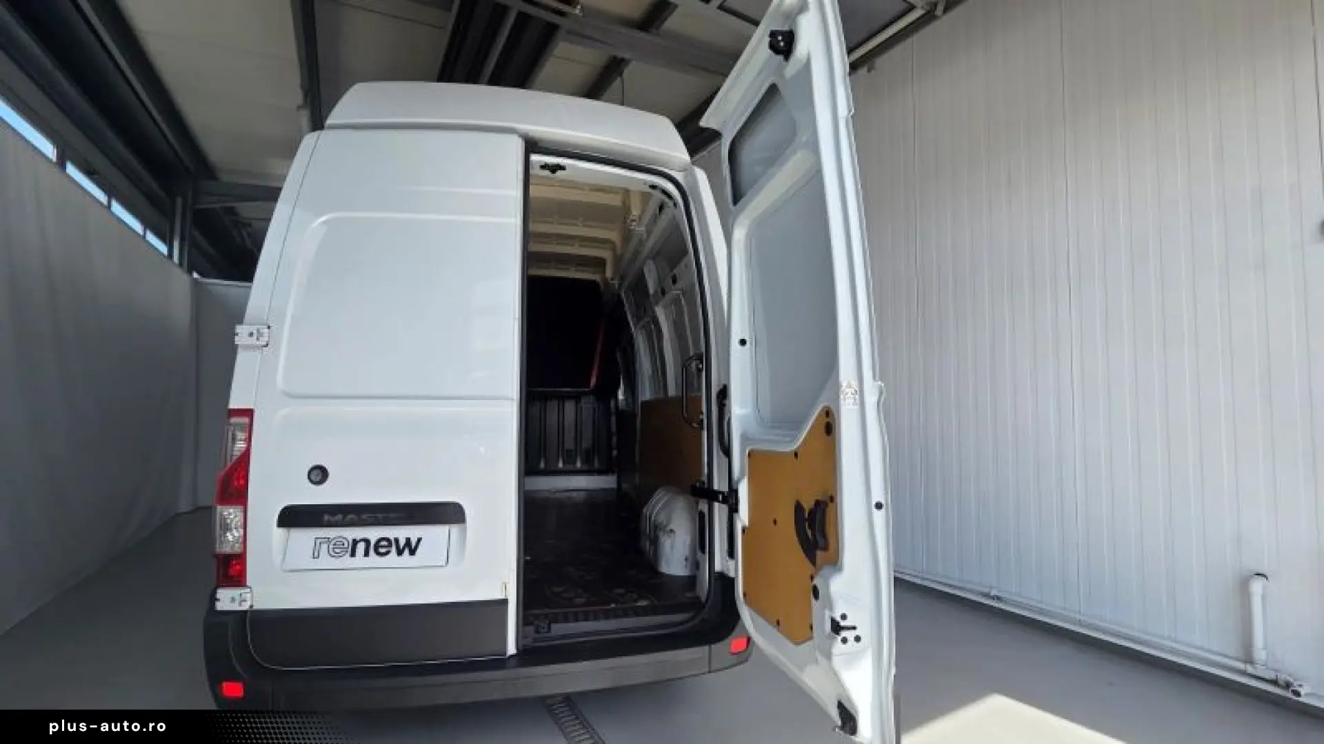 RENAULT MASTER 2.3 dCi 180 3 5t L3H1 Front Basis