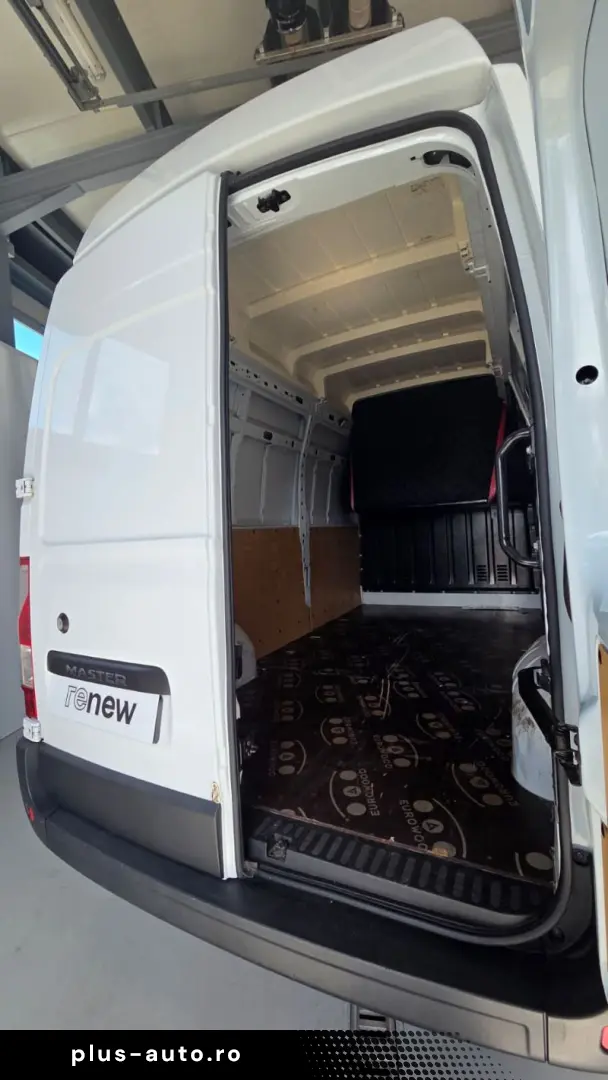RENAULT MASTER 2.3 dCi 180 3 5t L3H1 Front Basis