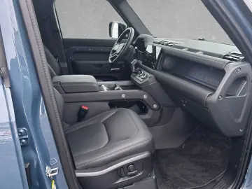 LAND ROVER Defender 110 D300 X-Dyn.SE AHK Pano Black Winter