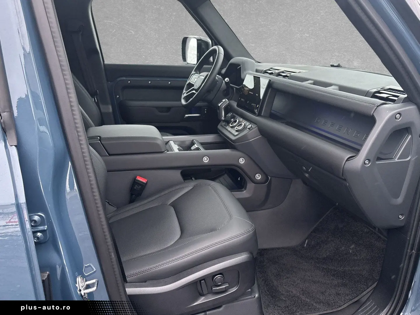 LAND ROVER Defender 110 D300 X-Dyn.SE AHK Pano Black Winter
