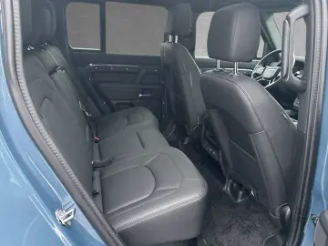 LAND ROVER Defender 110 D300 X-Dyn.SE AHK Pano Black Winter