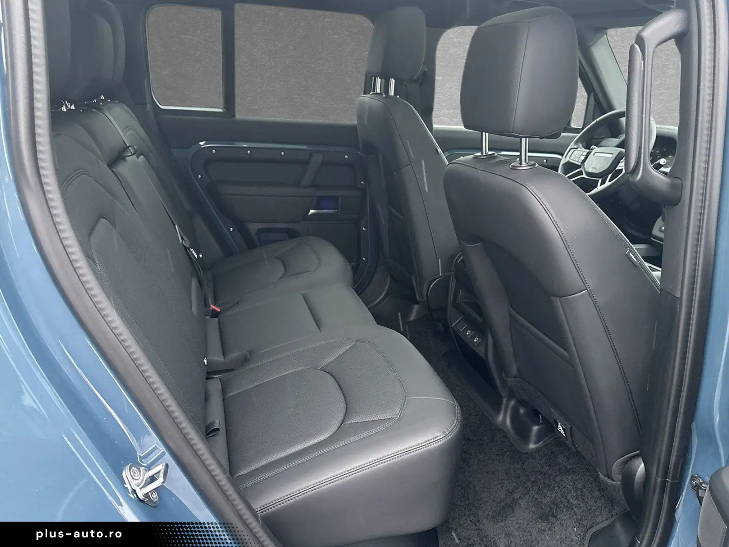 LAND ROVER Defender 110 D300 X-Dyn.SE AHK Pano Black Winter