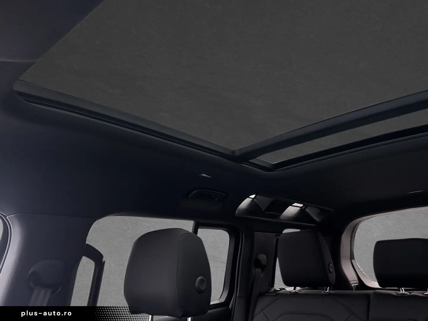 LAND ROVER Defender 110 D300 X-Dyn.SE AHK Pano Black Winter