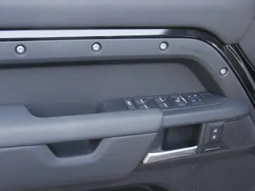 LAND ROVER Defender 110 X-Dynamic SEHeadUpPano