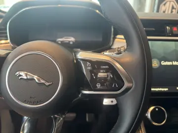 JAGUAR F-Pace D200 AWD R-Dynamic SE  Meridian ACC Memor