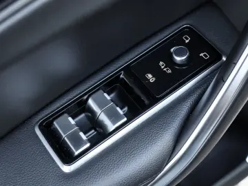 JAGUAR F-PACE D200 S AWD Schiebedach  el. AHK  12 3  TF