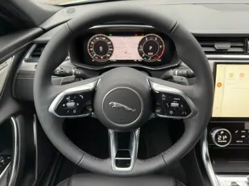 JAGUAR XF Diesel D200 R-Dynamic SE WinterPak Pano 20&hellip;