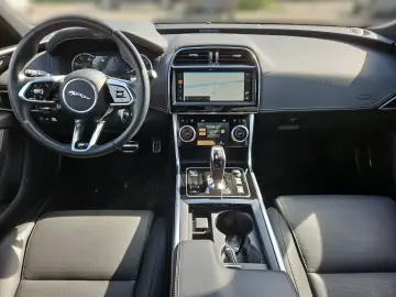 JAGUAR XE P250 R-Dynamic HSE Matrix-LED ACC Apple eGSD