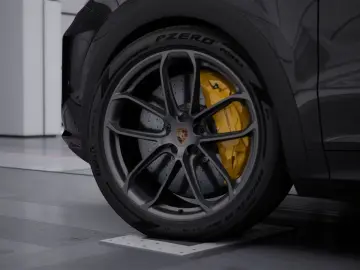 Porsche Cayenne Turbo E-Hybrid Coupe mit GT-Paket   PDCC