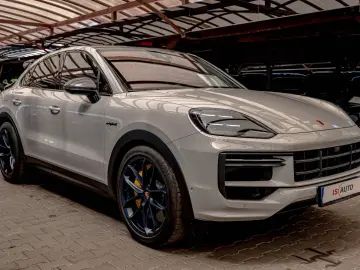 PORSCHE Cayenne Turbo E-Hybrid mit GT-Paket