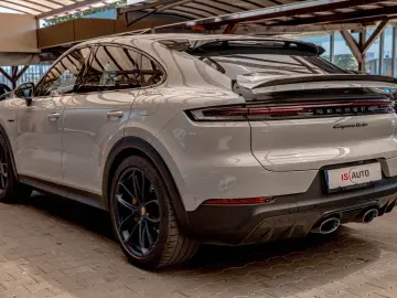 PORSCHE Cayenne Turbo E-Hybrid mit GT-Paket
