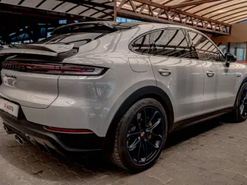 PORSCHE Cayenne Turbo E-Hybrid mit GT-Paket