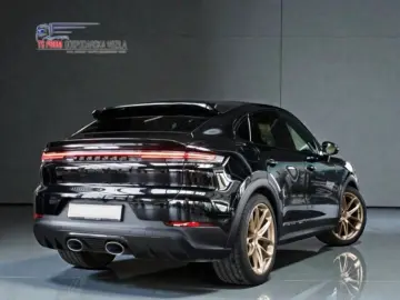 PORSCHE Cayenne Coupe Turbo E-Hybrid mit GT-Paket