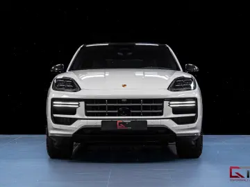 Porsche Cayenne Turbo E-Hyb Coupé GT-package 2026 Crayon