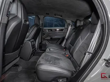 Porsche Cayenne Turbo E-Hyb Coupé GT-package 2026 Crayon