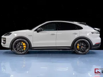 Porsche Cayenne Turbo E-Hyb Coupé GT-package 2026 Crayon