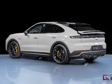 Porsche Cayenne Turbo E-Hyb Coupé GT-package 2026 Crayon