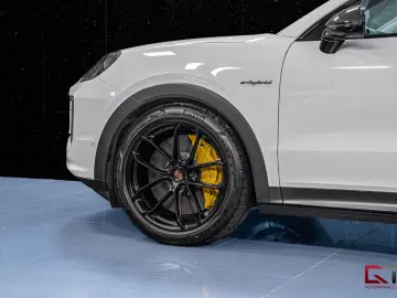 Porsche Cayenne Turbo E-Hyb Coupé GT-package 2026 Crayon