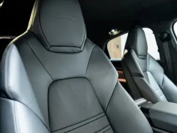 Porsche Cayenne Coupe Turbo E-Hybrid   PTS   GT PACKAGE