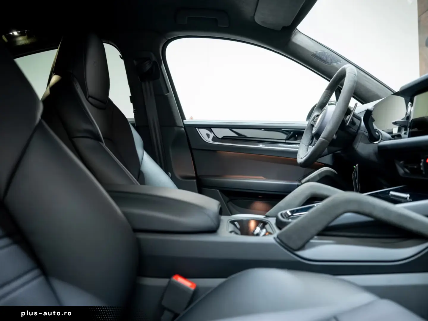 Porsche Cayenne Coupe Turbo E-Hybrid   PTS   GT PACKAGE