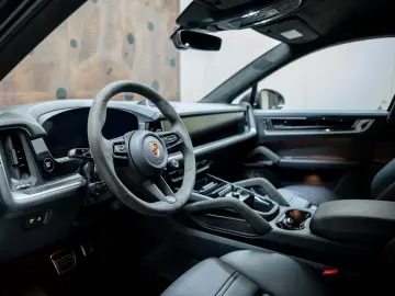 Porsche Cayenne Coupe Turbo E-Hybrid   PTS   GT PACKAGE