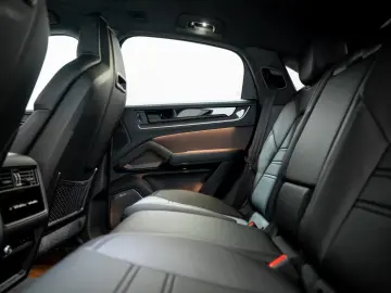 Porsche Cayenne Coupe Turbo E-Hybrid   PTS   GT PACKAGE