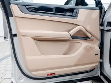 Porsche Cayenne Coupe   MY26   Cashmere   SportDesign