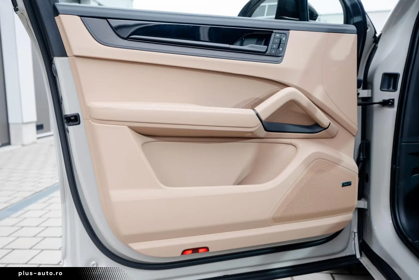Porsche Cayenne Coupe   MY26   Cashmere   SportDesign