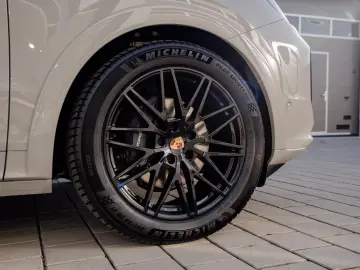 Porsche Cayenne Coupe Black Edition   Prod 2025   TV