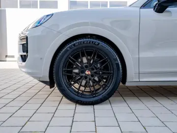 Porsche Cayenne Coupe Black Edition   Prod 2025   TV
