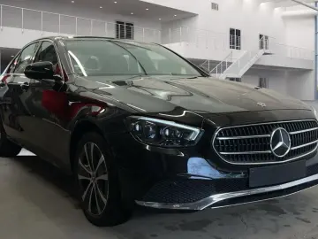 MERCEDES-BENZ E 300 de ALLRAD VollLeder AHK Kamera Mubeam 18