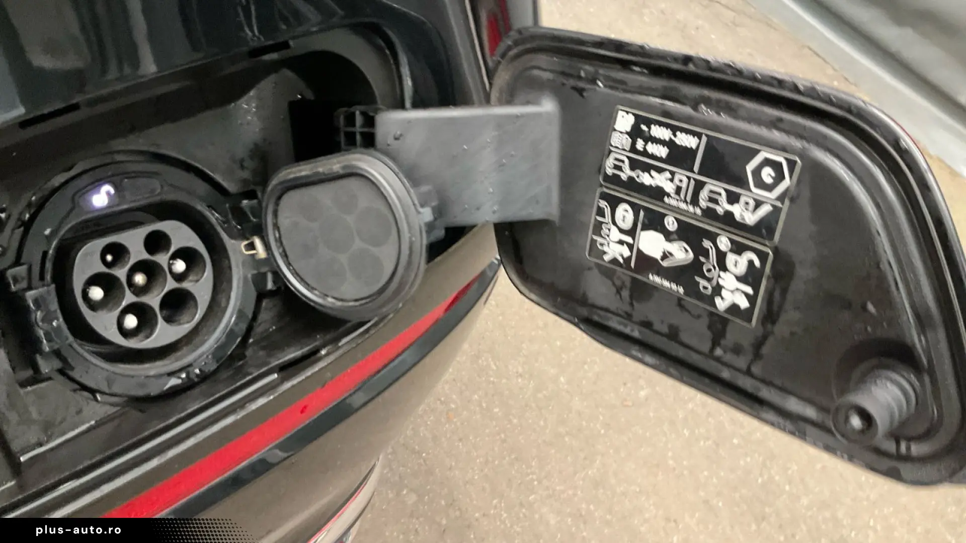 MERCEDES-BENZ E 300 de ALLRAD VollLeder AHK Kamera Mubeam 18