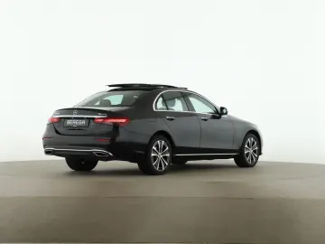 MERCEDES-BENZ E 300 de 4M Exclusive Avantgarde Pano