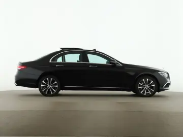MERCEDES-BENZ E 300 de 4M Exclusive Avantgarde Pano