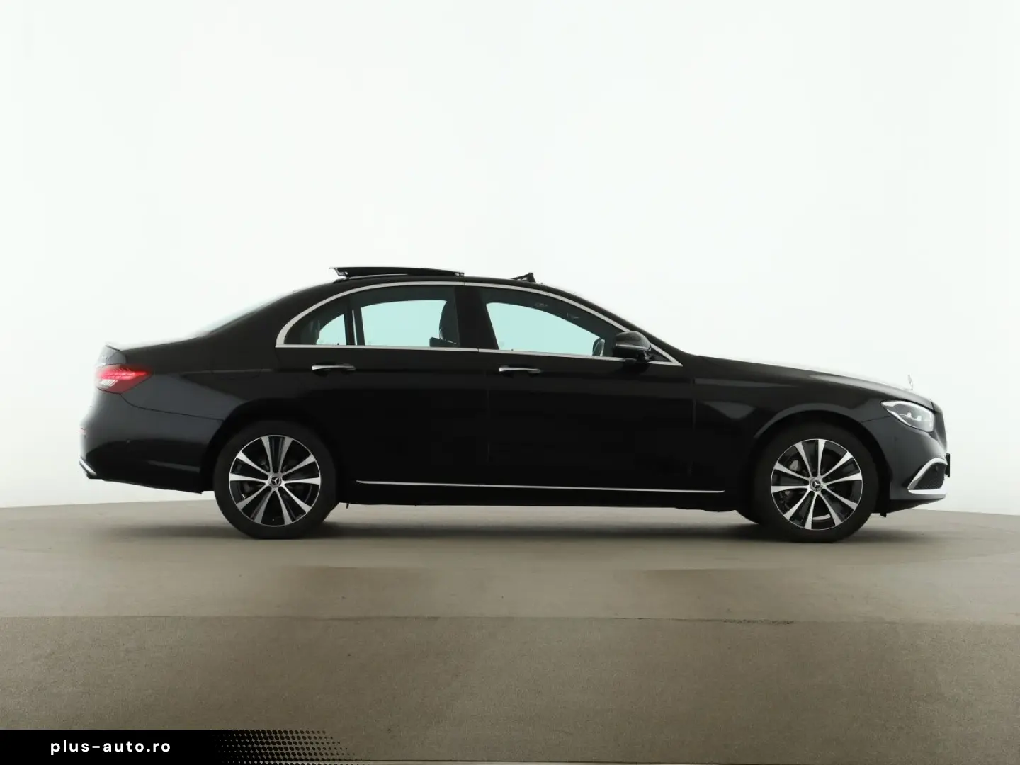 MERCEDES-BENZ E 300 de 4M Exclusive Avantgarde Pano